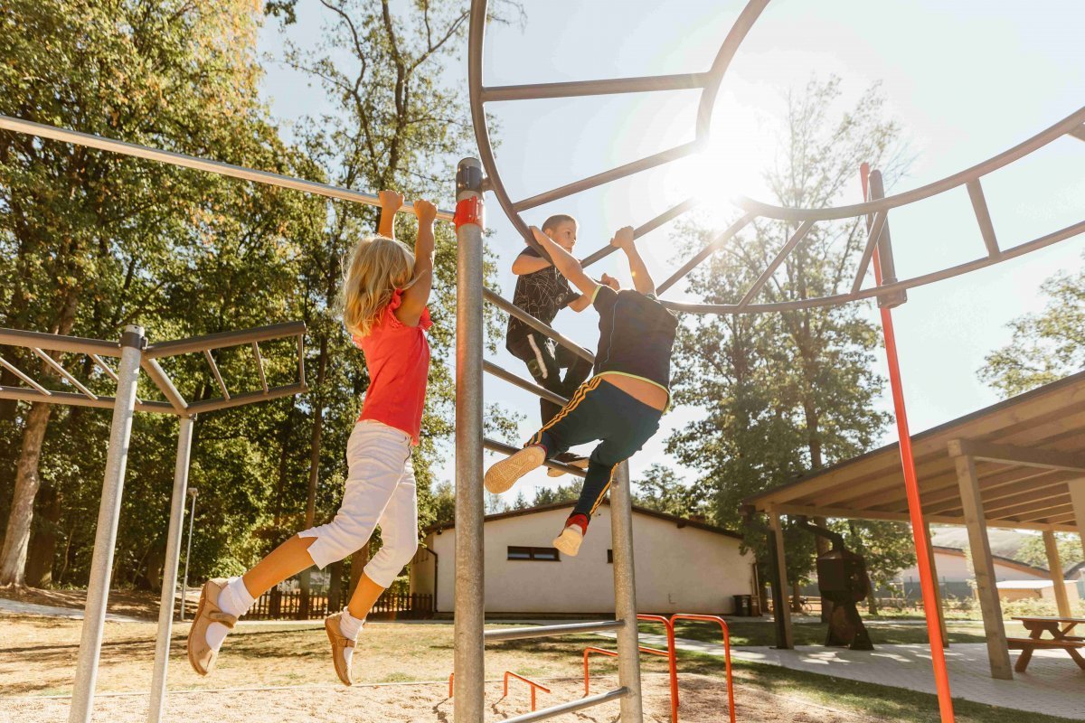 OUTDOOR WORKOUT